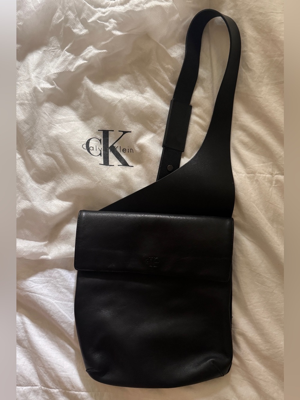 Y2K Calvin Klein Unisex Black Leather Asymmetric Sling Crossbody Bag EUC